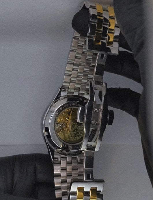 Globe Centerd Watch Dual Tone AAA Copy