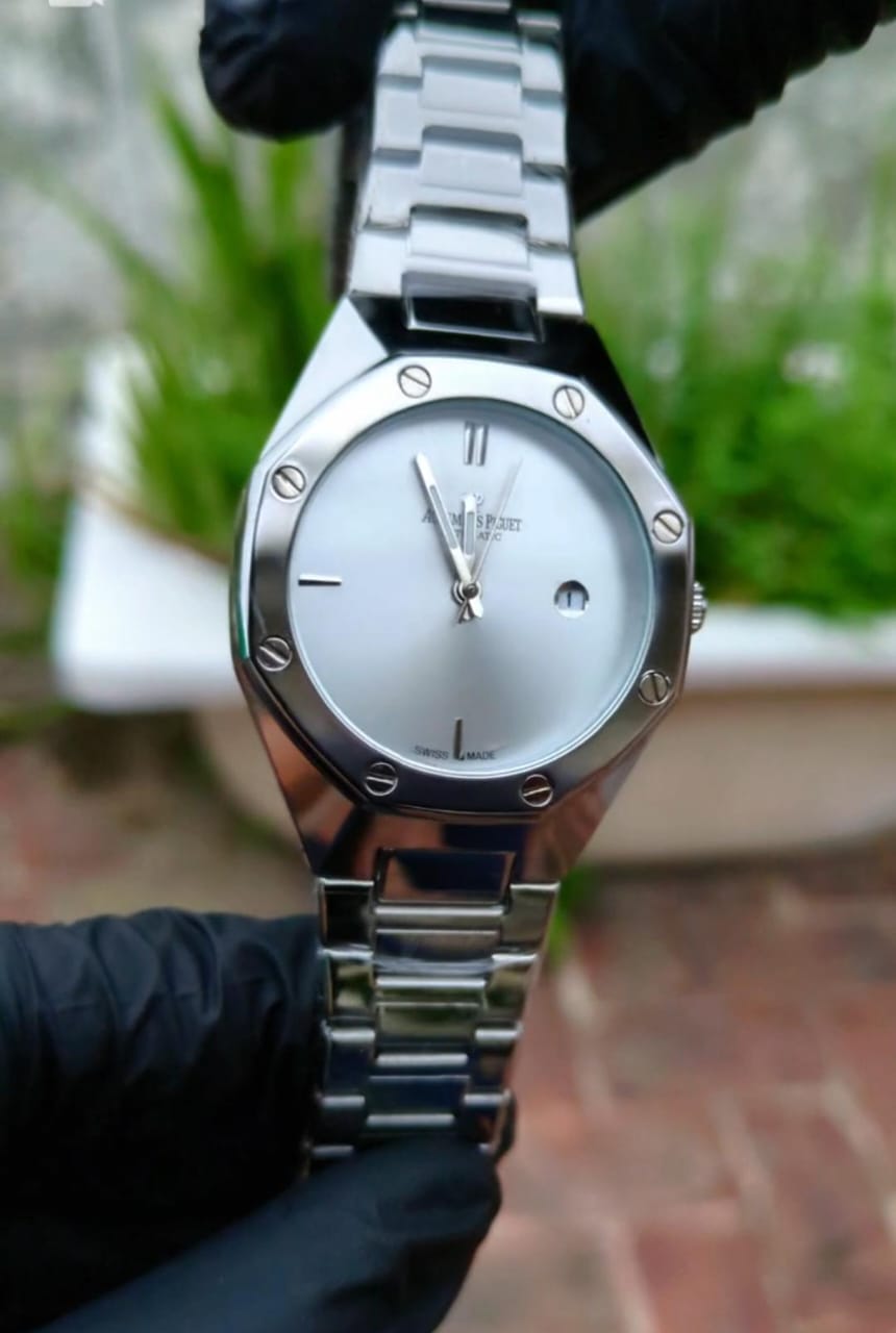 Premium Luxury Silver Men’s Watch – Classic Royal Design with Date Display