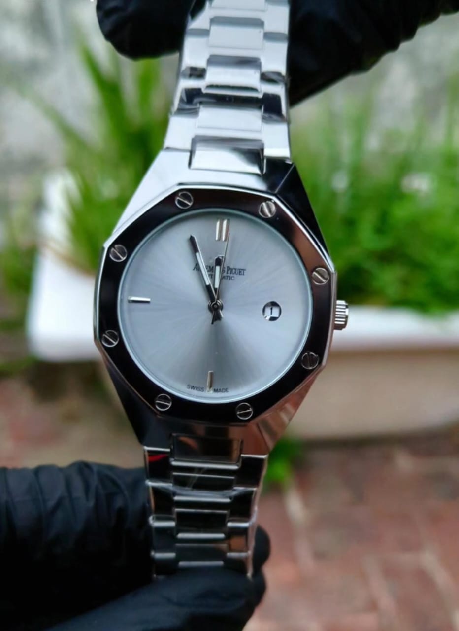 Premium Luxury Silver Men’s Watch – Classic Royal Design with Date Display