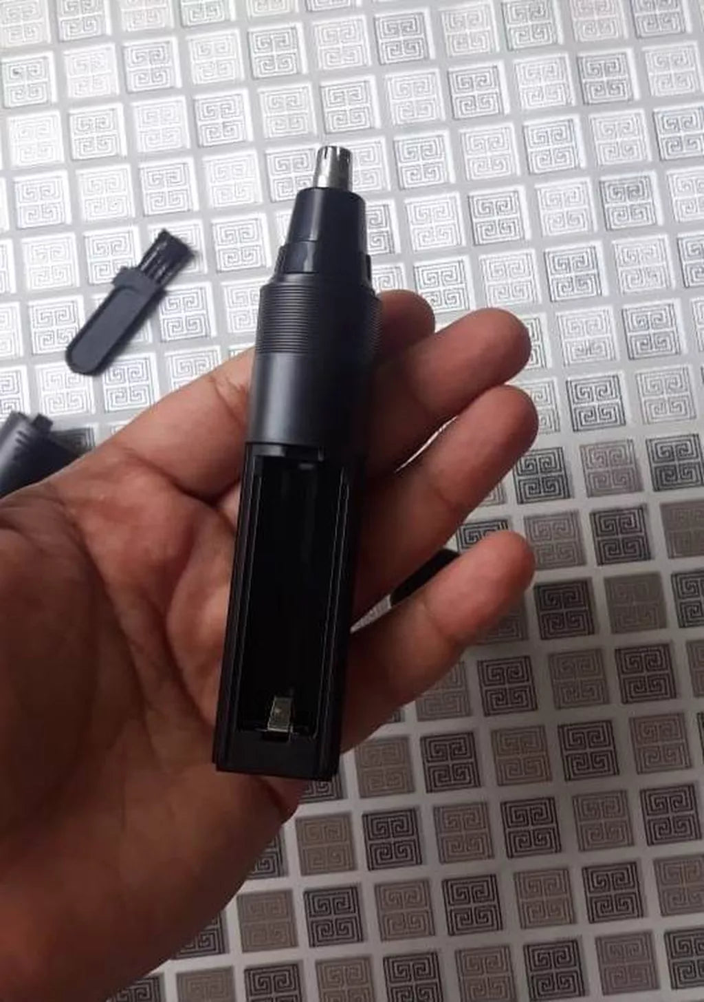 Gertzy - Nose and ear hair remover. With 1.5v battery