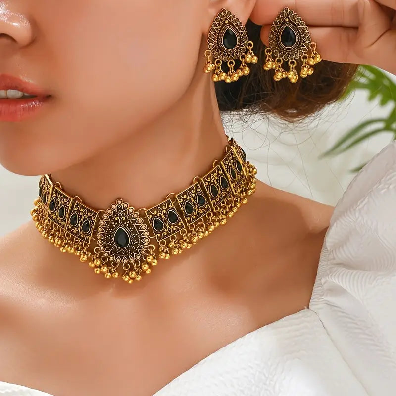 Vintage-Inspired Peacock Jewelry Set with Sparkling Rhinestones - Bold Necklace and Earrings Combo for Women, Perfect for Parties & Gifts
