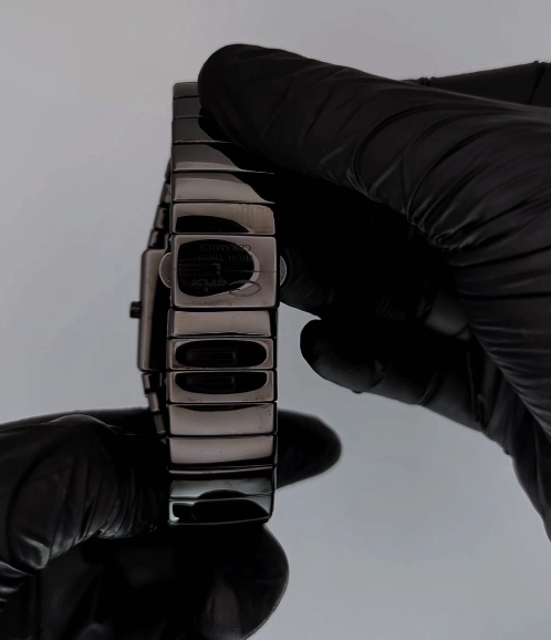 Cerix Modern Square High-Tech Black Ceramic Watch – Gold Accents & Sapphire Crystal