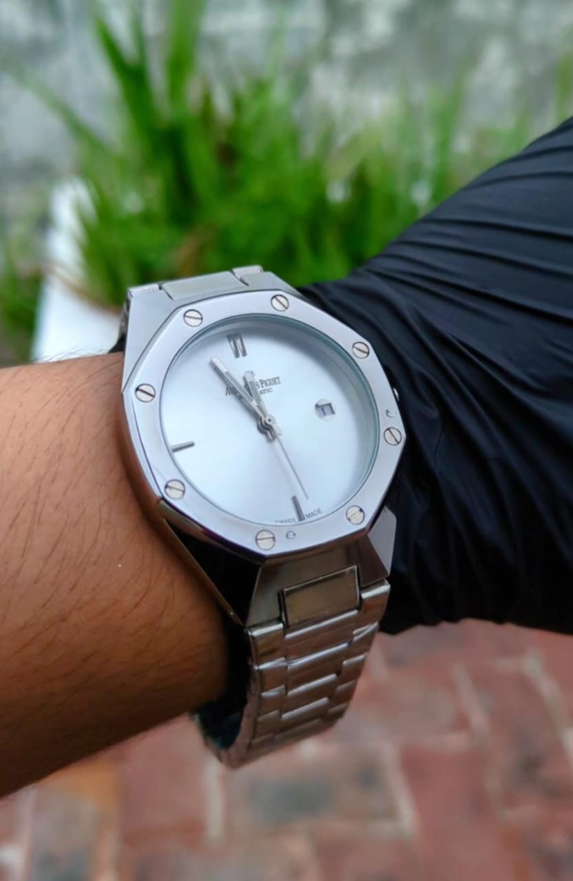 Premium Luxury Silver Men’s Watch – Classic Royal Design with Date Display